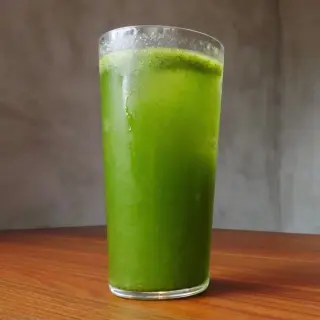 小松菜酎ハイは当店のオリジナルドリンク🥤 爽やかな小松菜の風…